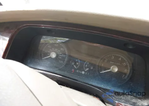 2010 Lincoln Town Car Signature Limited z USA, uszkodzony, nr VIN 2LNBL8CV5AX613980